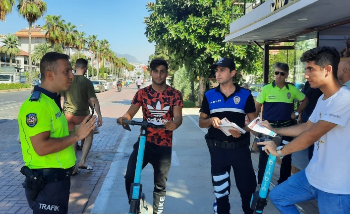 Alanya’da polis kurallara uymayan scooter sürücülerine ceza kesti