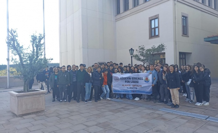 Alanya’daki öğrenciler üniversite kapısını araladı
