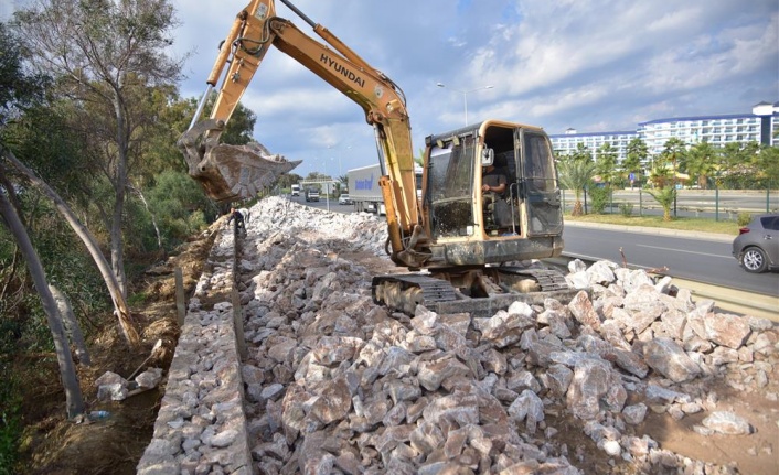 Alanya'nın batısındaki sahil projesi çalışmaları hız kesmiyor