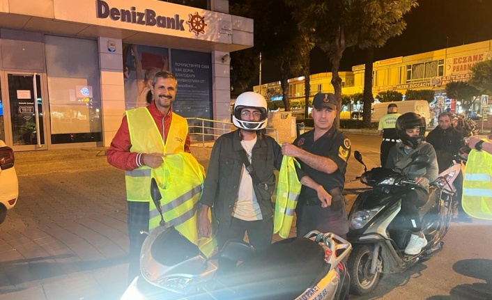 Alanya’da jandarmadan motosiklet sürücülerine reflektif yelek!