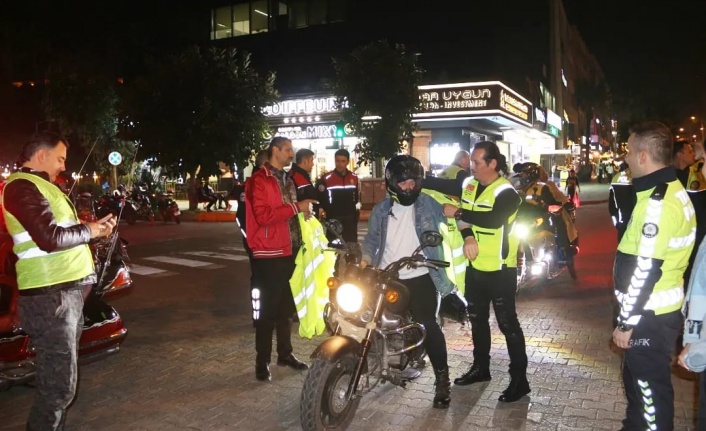 Alanya Motospor Kulübü reflektif yelek dağıttı
