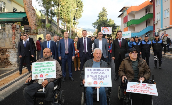 Alanya’da engellilerle sevgi yürüyüşüne katıldılar