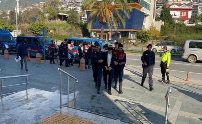 Alanya’da uyuşturucu operasyonunda 2 tutuklama