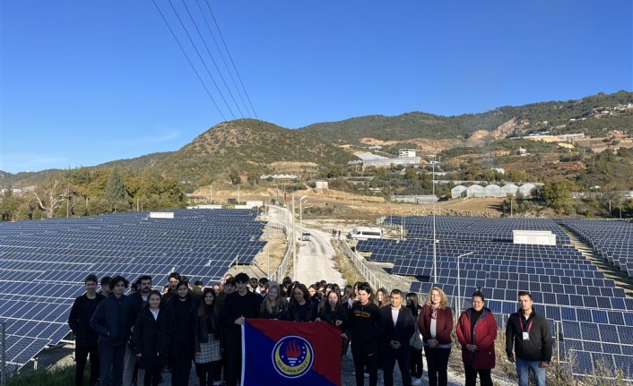 Öğrencilerden Alanya Belediyesi Güneş Enerji Santraline ziyaret