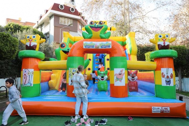 Alanya'da balon park doldu taştı