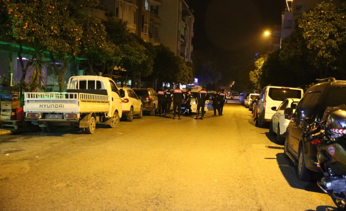 Alanya’da 25 yaşındaki genç annesini karnından bıçakladı