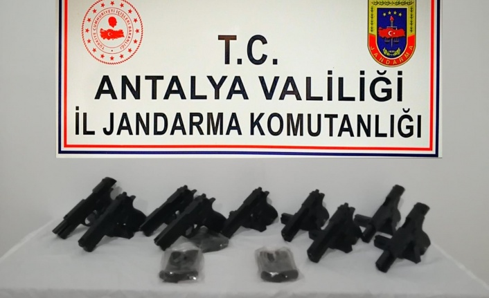 Alanya’da jandarma 10 adet tabanca ele geçirdi