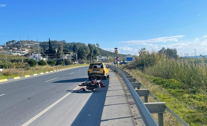 Alanya’da motosiklet ile otomobil çarpıştı: 1 ağır yaralı