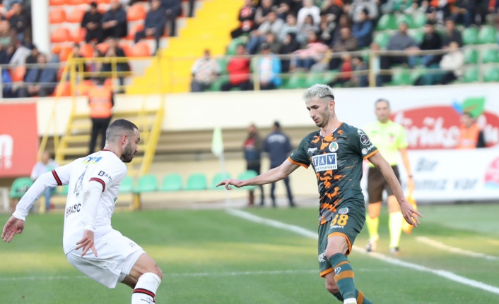 Alanyaspor evinde 1 puana razı oldu!