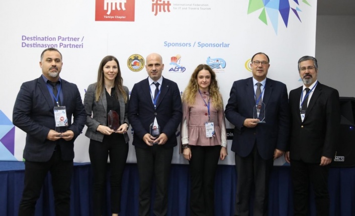 ALTİD Başkanı Sili zirvede konuştu