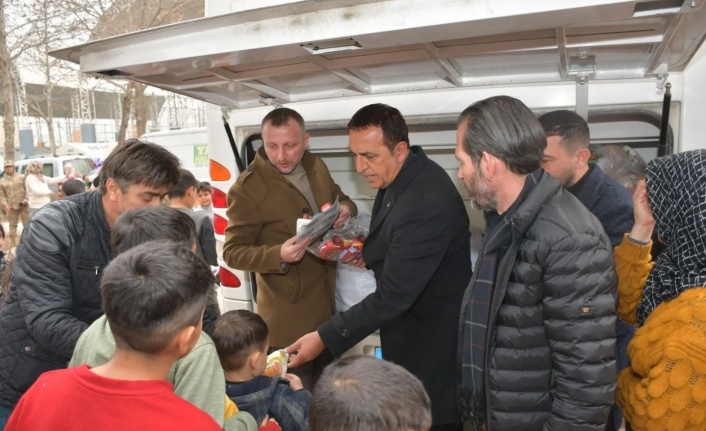 Mustafa Sünbül ve partililer Osmaniye’de çocukların yüzünü güldürdü