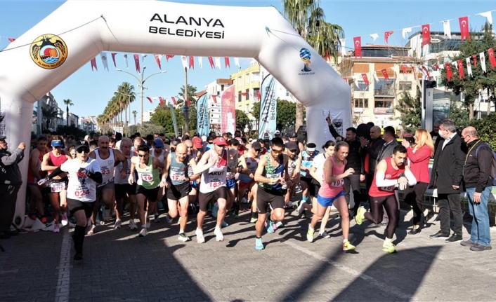 23. Alanya Atatürk Halk Koşusu ve Yarı Maratonu için geri sayım başladı