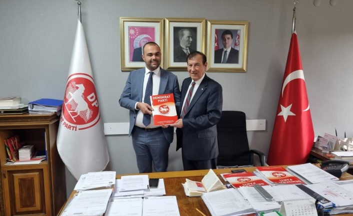 Ahmet Azakoğlu, DP'den aday adayı oldu