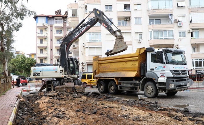 Alanya Belediyesi o sokağı yeniliyor