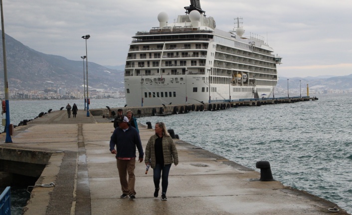 Alanya'ya yılın ilk kruvaziyeri geldi