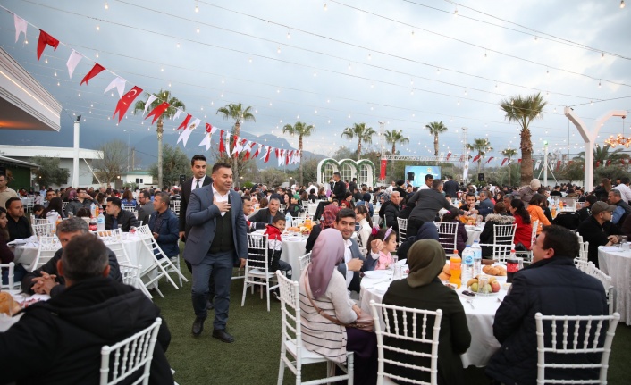 Başkan Yücel, mesai arkadaşları ile iftarda buluştu