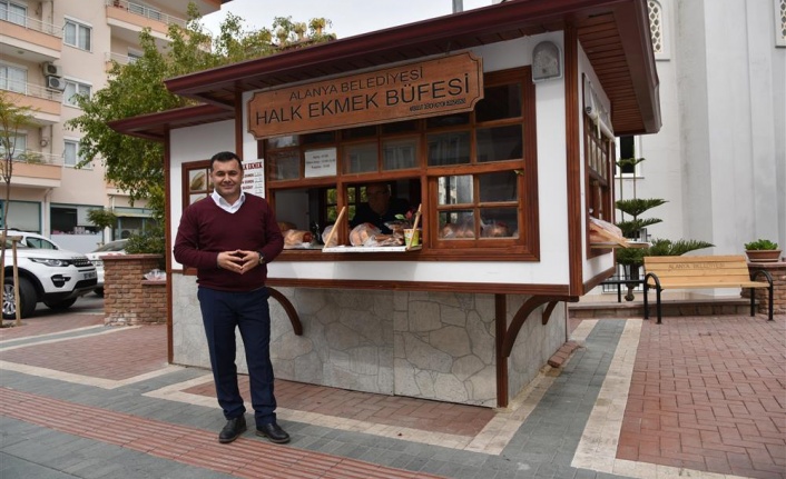 Alanya Belediyesi Halk Ekmek Büfelerinde 6 TL’den satılan pidelere yoğun ilgi