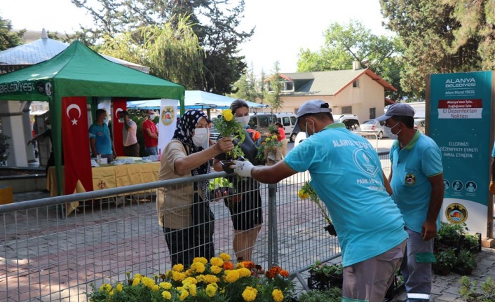 Alanya Belediyesi Ramazan Bayramı’nda ücretsiz çiçek dağıtacak
