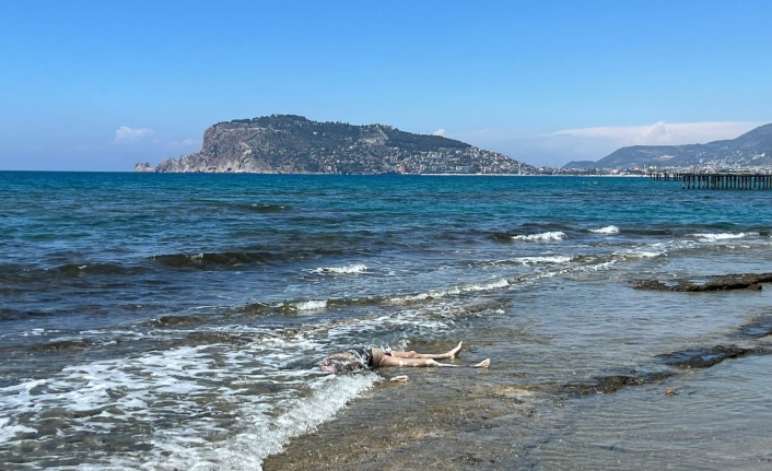 Alanya'da deniz kıyısında erkek cesedi bulundu