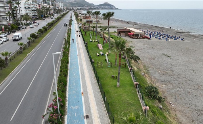 Alanya Belediyesi köpekler için oyun ve eğitim parkını hizmete açtı