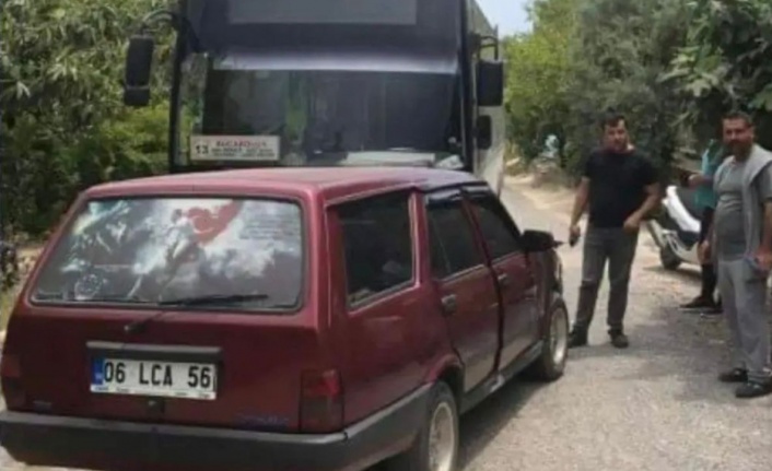 Alanya’da otomobil ile halk otobüsü çarpıştı