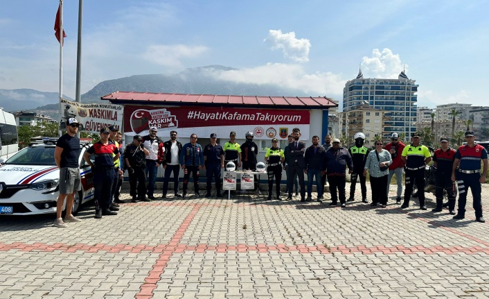 Alanya’da jandarma trafik timinden sürücülere uygulamalı eğitim