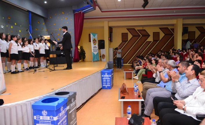 Alanya Belediyesi’nin sıfır atık eğitim seferberliği miniklerin konseriyle son buldu