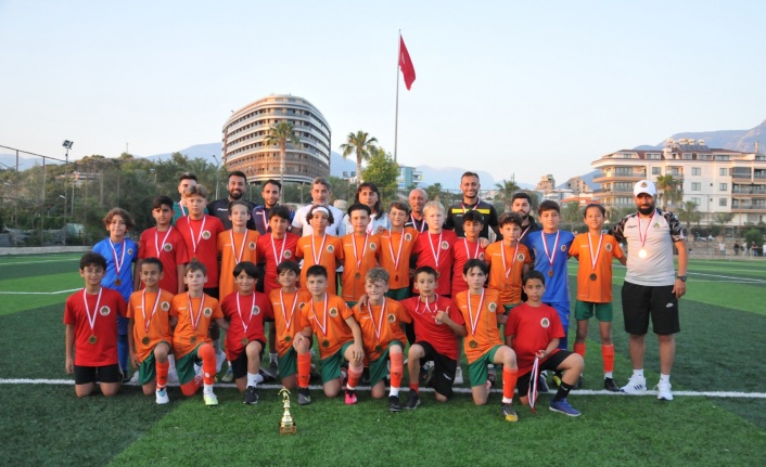 Alanyaspor U11 Takımı namağlup şampiyon oldu