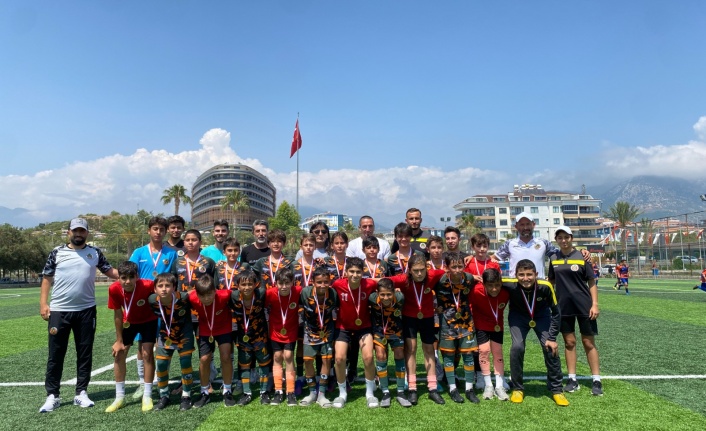 Alanyaspor U12 Takımı da namağlup şampiyon oldu