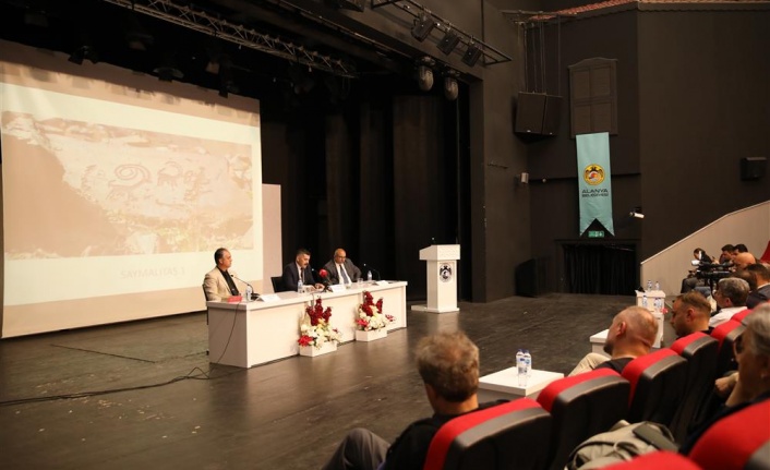 “TÜRK DÜNYASININ TARİHİ ÖNEMİ” BAŞLIKLI PANEL GERÇEKLEŞTİRİLDİ