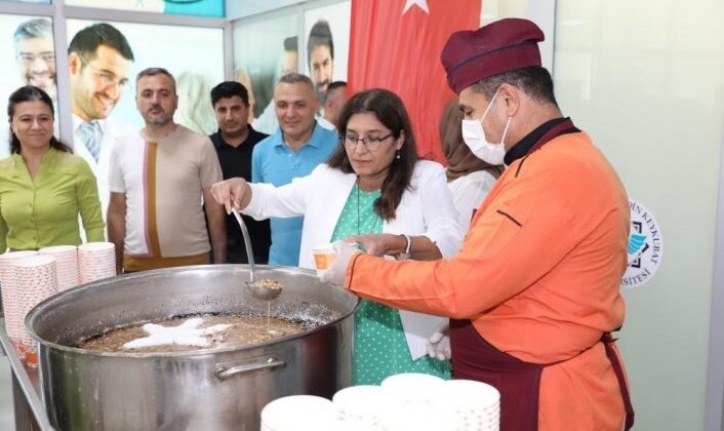 Alanya ALKÜ’den aşure ikramı