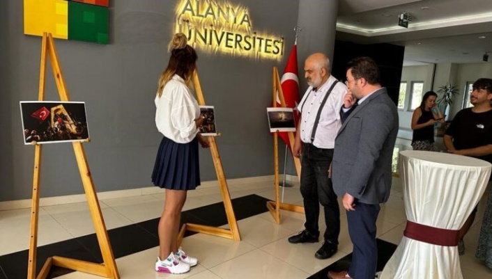 Alanya Üniversitesi’nde 15 Temmuz fotoğraf sergisi