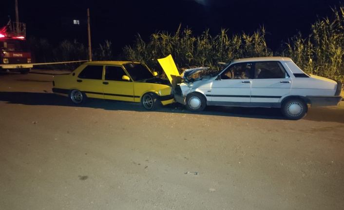 Alanya’da iki otomobilin çarpıştı kazada 4 kişi yaralandı