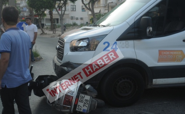 Alanya’da minibüs ile motosiklet çarpıştı: 1 yaralı