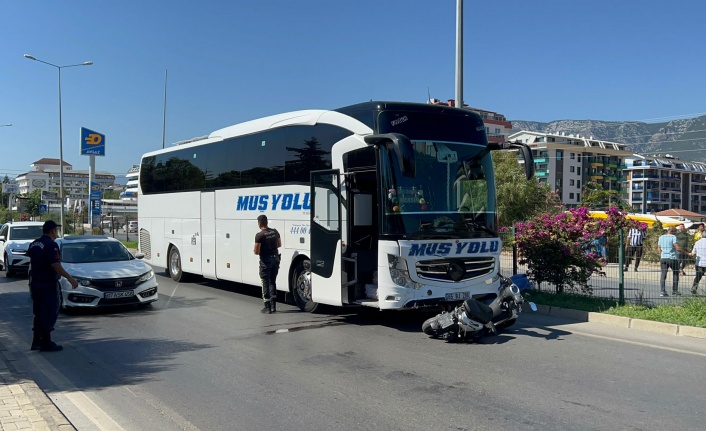 Alanya’da otobüsün çarptığı İrlandalı baba ve oğlu hayatını kaybetti