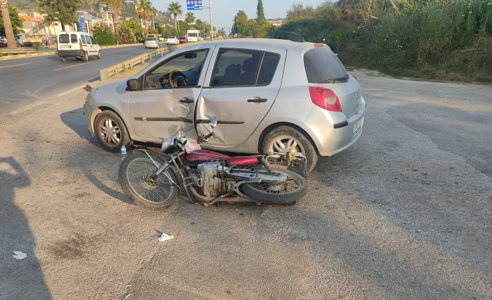 Alanya’da otomobil ile motosiklet çarpıştı: 1 yaralı