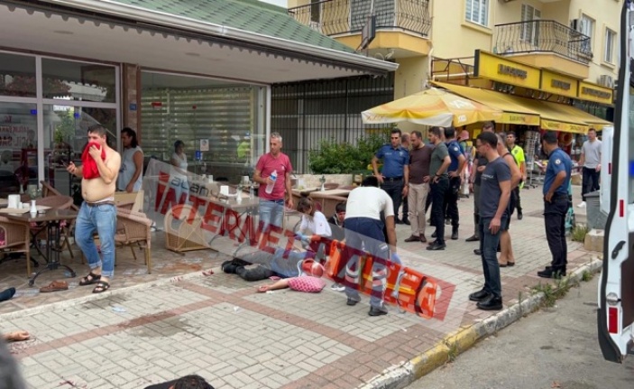 Alanya’da sokak ortasında kavga: 1’i ağır 7 yaralı