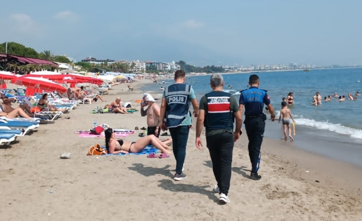 Alanya'da 2 sahil büfesi ruhsatsız çıktı