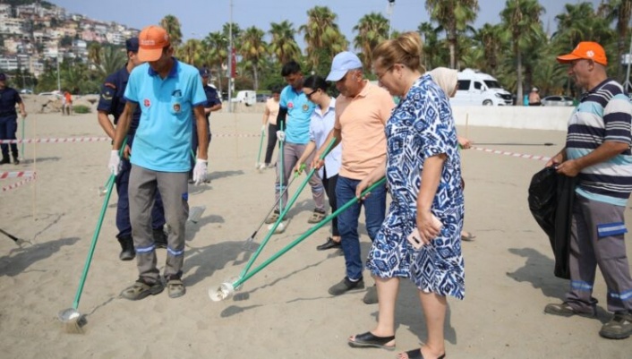 Alanya’da Galip Dere Plajı tertemiz oldu