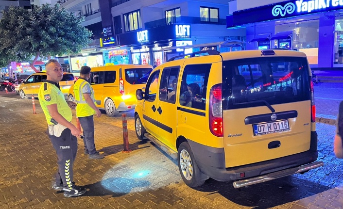 Alanya’da taksimetre açmayan taksilere ceza uygulandı