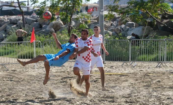 Alanya'da kumda futbol heyecanı başladı