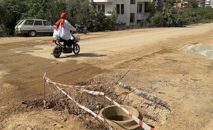 Alanya’da büyükşehir açtığı gibi bıraktı!