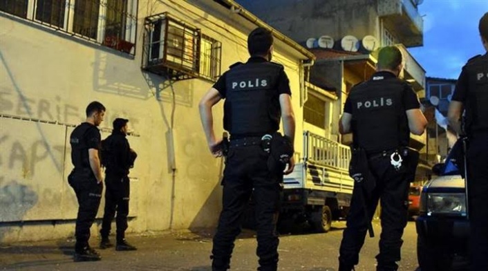 Alanya’da polisten metruk evlere baskın