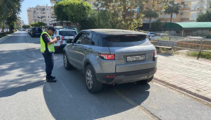 Alanya’da 10 araç trafikten men edildi