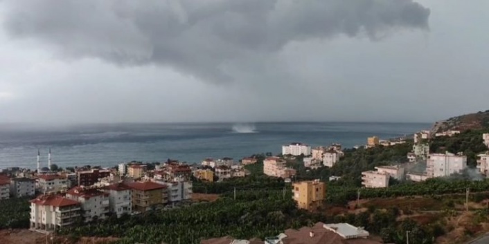 Alanya’da denizde aynı anda 2 hortum oluştu