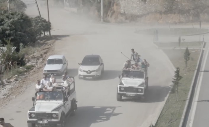 Alanya’da jandarma kurallara uymayan safari araçlarına acımadı!