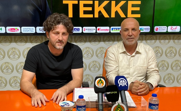 Alanyaspor'da Fatih Tekke imzayı attı