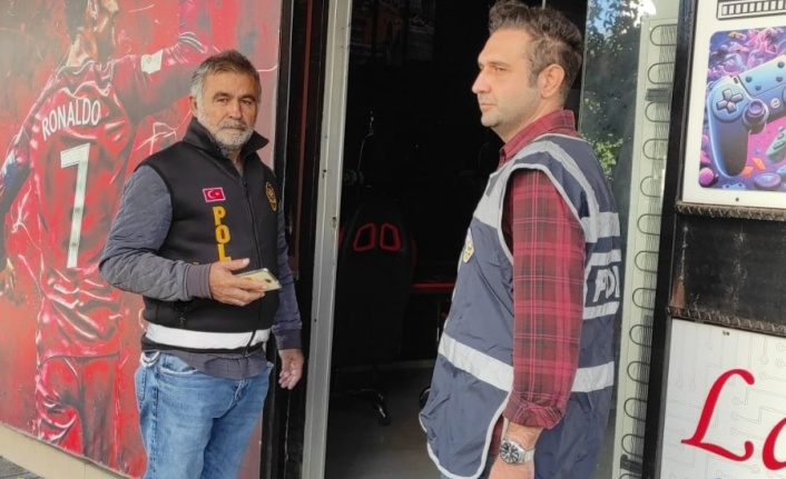 Alanya’da polis okul çevreleri ve servisleri denetledi