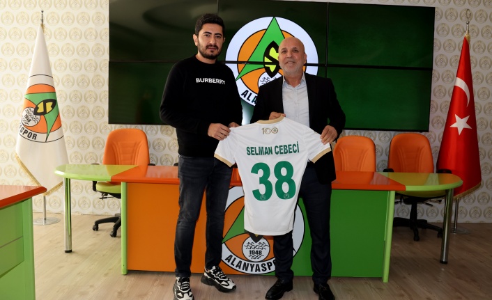 Alanyaspor’dan Selçuk ve Selman Cebeci’ye teşekkür plaketi