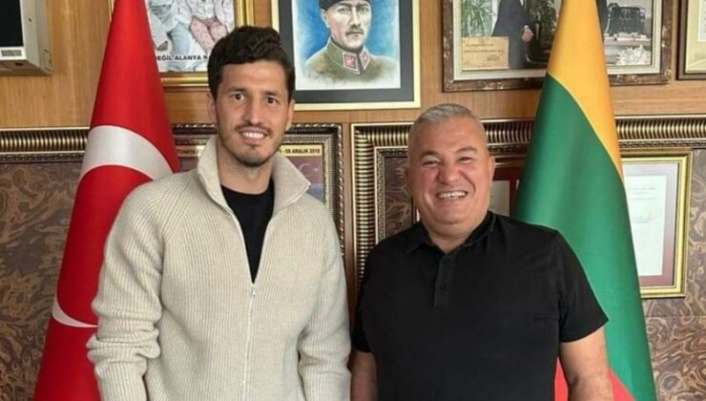Yıldız futbolcudan Mehmet Şahin’e özel ziyaret